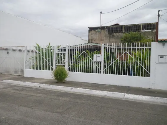 Rent-a-house Vende Bella Y Cómoda Casa, Pozo De Agua, El Orticeño, Palo Negro,  Estado Aragua, 25-13381 Gf