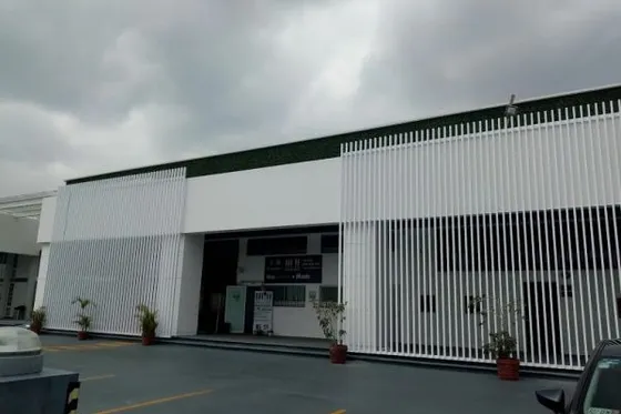 Excelente Local Comercial Con Seguridad Y Estacionamientos