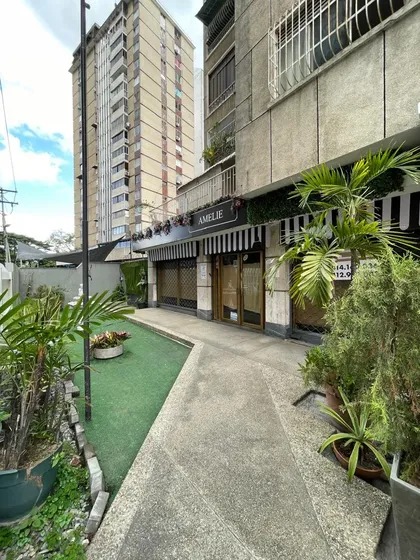 Alquilo Local Comercial De 200m2 En Los Palos Grandes