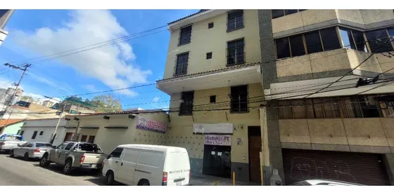 En Venta Edificio Con Clinica Veterinaria Casco Baruta