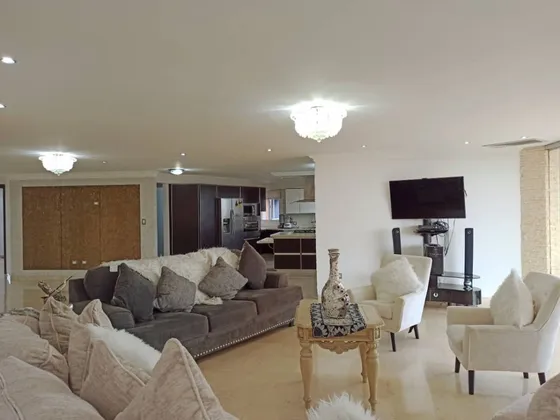 Teamhouse+ Vende Imponente Penthouse Con Hermosa Vista A La Ciudad En Res. Oasis, Lecheria.