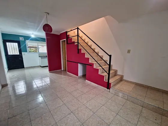 Dúplex De 3 Ambientes Con Cochera En Sarandi