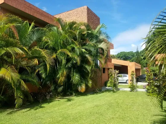 Una Casa En La Prestigiosa Urbanización El Solar