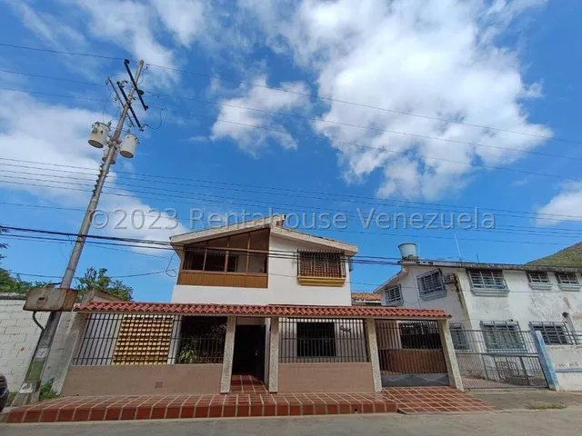 Ms Rentahouse Te Ofrece Comoda Y Clasica Casa En La Emblematica Urb Rancho Grande De Puerto Cabello, Completamente Amoblada Y Equipada, Amplio Estacionamiento Y Patio 