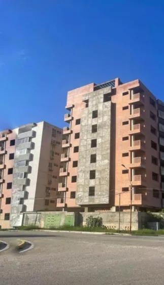 Este Edificio En Venta , Esta Ubicado En Jorge Coll. Excelente Urbanizacion , Zona Este.