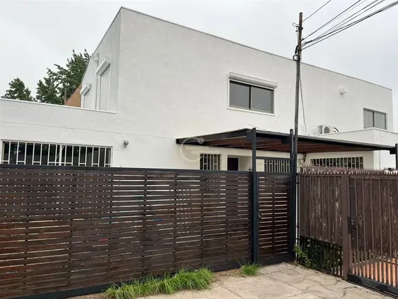 Casa En Venta De 5 Dorm. En Las Condes
