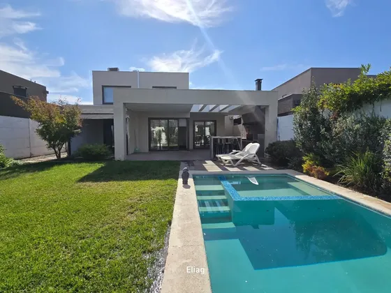 Venta Casa Mediterranea En Santa Elena, 3d-3b-quincho