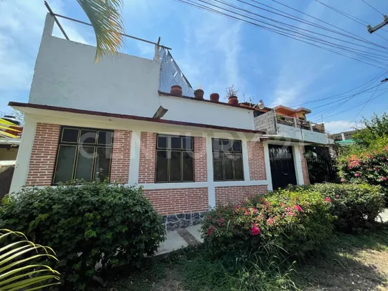 Casa Con Recamara En Planta Baja En Unidad Habitacional Insurgentes, Jiutepec.