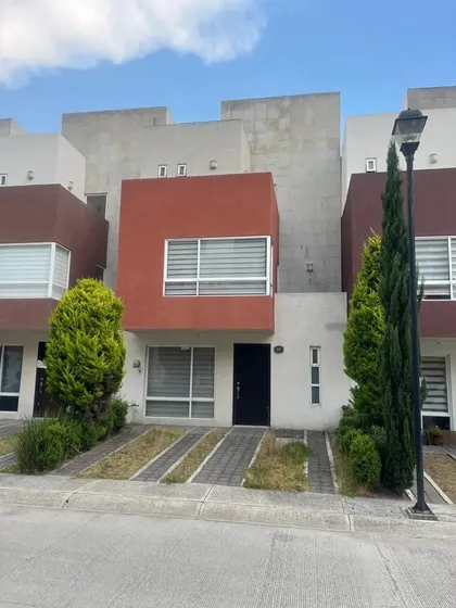 Casa En Renta De 3 Niveles En Toscana