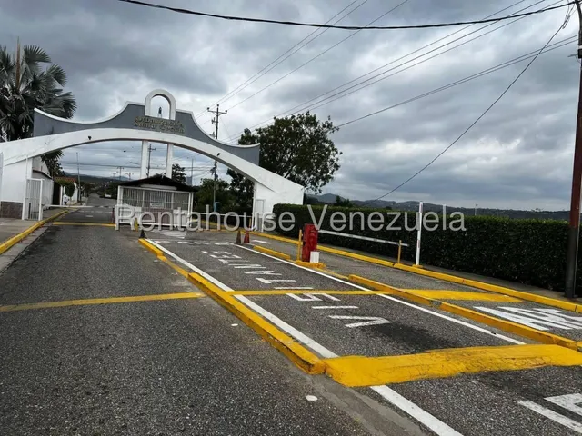 Nataly Zambrano *25-17949 Hermosa Casa En Venta Casa (duplex) En Venta En Santa Cecilia, Urbanismo Privado Lara