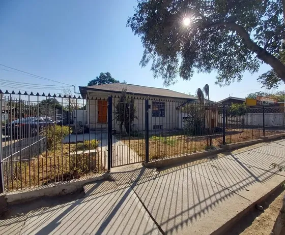 Vendo Amplia Casa Para Uso Comercial, Excelente Ubicación,