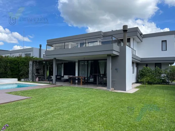 Casa En  Alquiler Y Venta En La Lomada De Pilar.