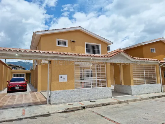 Mord Impecable Casa En Venta Urb San Omero, El Consejo 26-4918