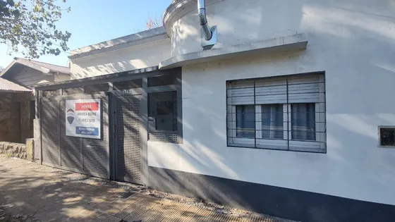 Casa En Venta De 4 Ambientes En Adrogue Con Garaje