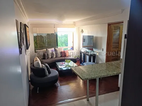 Venta De Cómodo Apartamento En Lomas De Prados Del Este Mls #24-28470