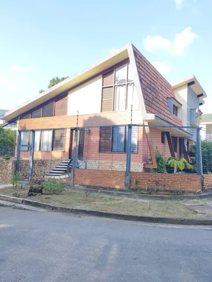 En Venta Casa Ubicada En El Trigal Norte, Estado Carabobo  Z07-34 Angel Tovar 