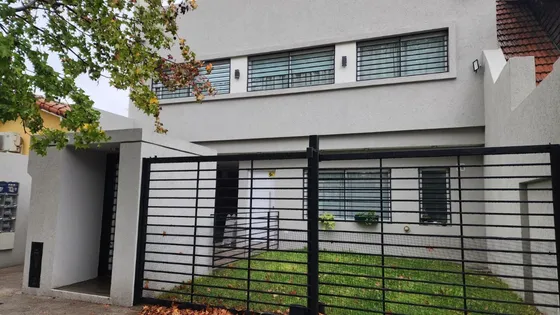 Dúplex 4 Ambientes Con Cochera Y Terraza En Castelar Cod5666