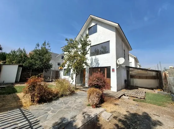 Hermosa Casa 4 D + 3 B 