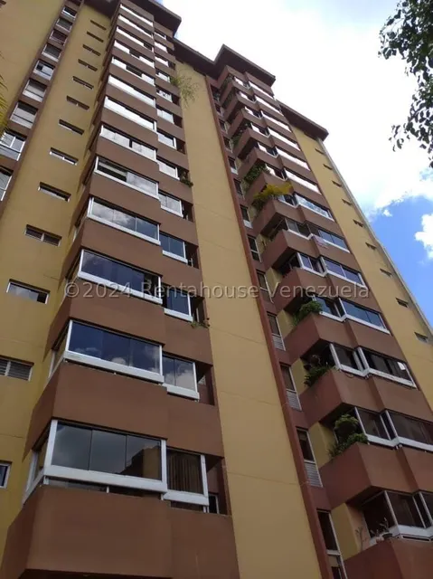 En Venta Impecable Apartamento En Clima De Montaña Con Excelentes Amenidades El Picacho, San Antonio De Los Altos. Mo 24-23702
