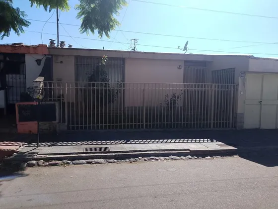 Venta De Casa En Barrio Foecyt, Godoy Cruz