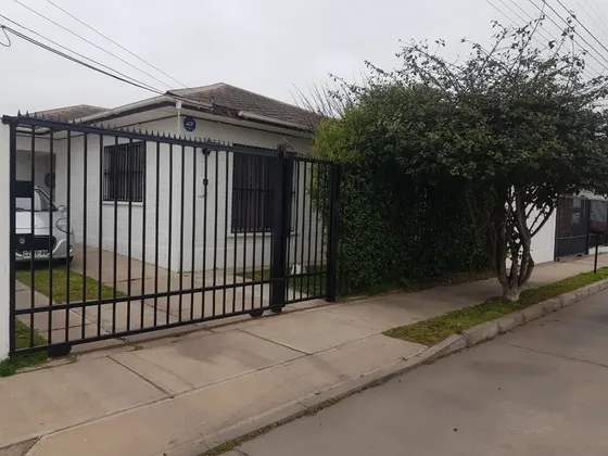 Casa A Una Cuadra De Avenida Principal Rodolfo Wagenknecht