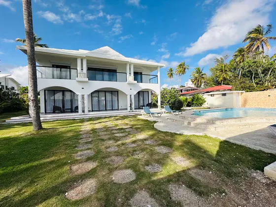 Hermosa Villa En Alquiler Con Vista Al Mar En Guayacanes,  San Pedro De Macorís