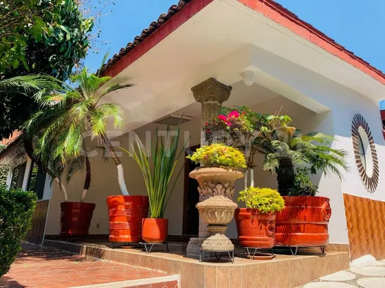 Casa Sola En Renta, Un Nivel, Alberca, Vista Hermosa