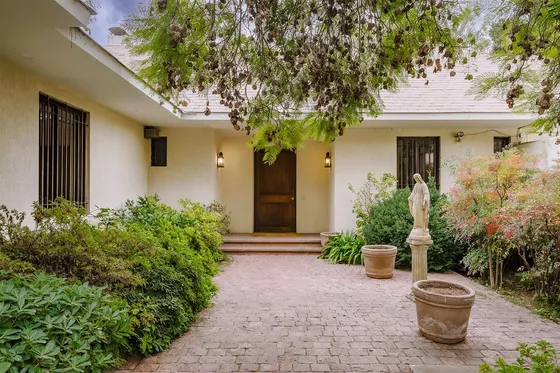Casa En Venta De 5 Dorm. En Las Condes