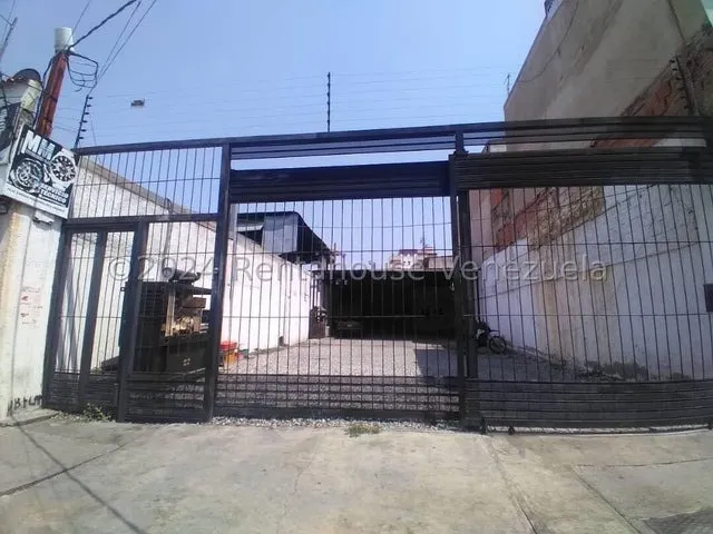 Maria Luisa Mendoza Vende Terreno En El Centro De Barquisimeto, A Pie De Calle Cuenta Con Su Oficina Estacionamiento Baños Y Todos Los Servicios Básicos Indispensables 2    4      2    1    4    3   8
