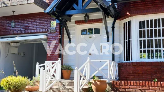 Casa En Alquiler, 4 Ambientes, En Castelar. 