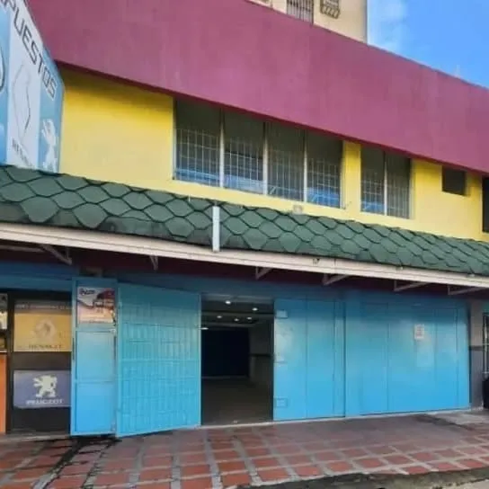 Local Amplio En La Av Bolivar Vieja Naguanagua  (kcl)
