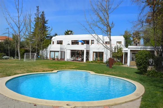 Casa En Arriendo De 6 Dorm. En Cond La Brisas
