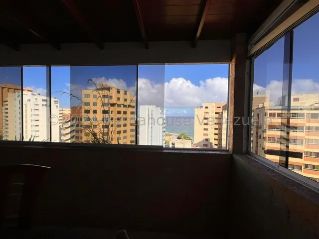 Hermoso Y Amplio Apartamento Duplex Tipo Pent- House, La Guaira, Playa Grande. #24-15180