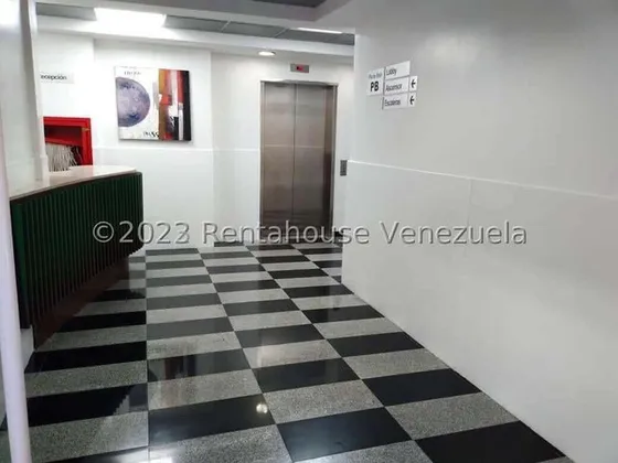 Espaciosa Y Muy Amplia Oficina En Venta, Ubicada En La Zona Las Mercedes Mls #24-3531