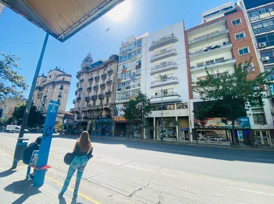 Alquiler Oficina En  Pleno Centro De Córdoba Sobre Av Olmos