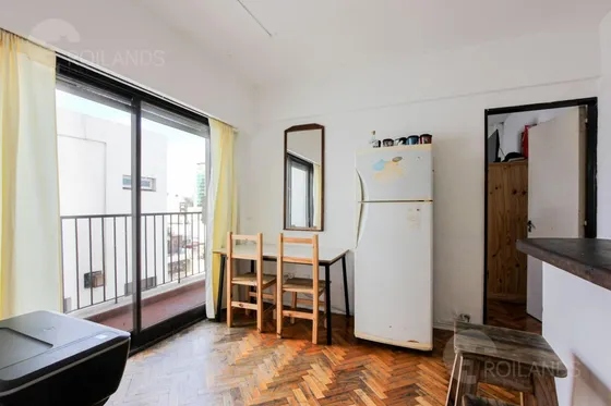 Venta  Luminoso 2 Ambientes Con Balcón Corrido  En Abasto