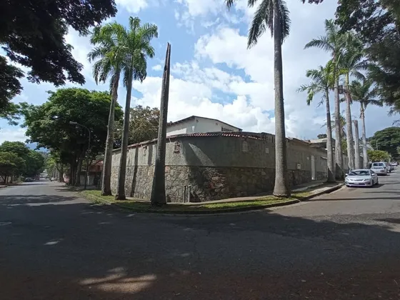 Casa En Venta En El Cafetal Calle Cerrada