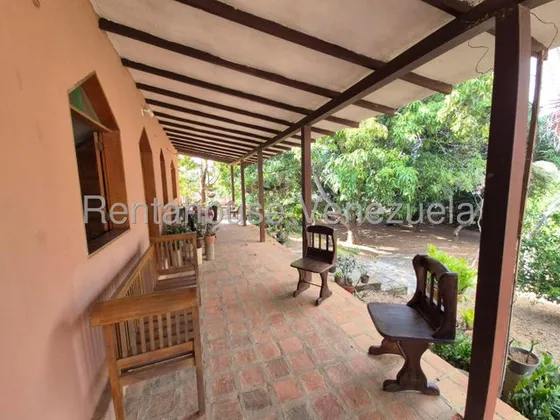 Maribel Morillo Vende Casa Granja Con 1.500m2 De Terreno, Posee Casa Adicional, Tanque Piscina Y Totalmente Cercada, Ubicada En Agua Viva Cabudare