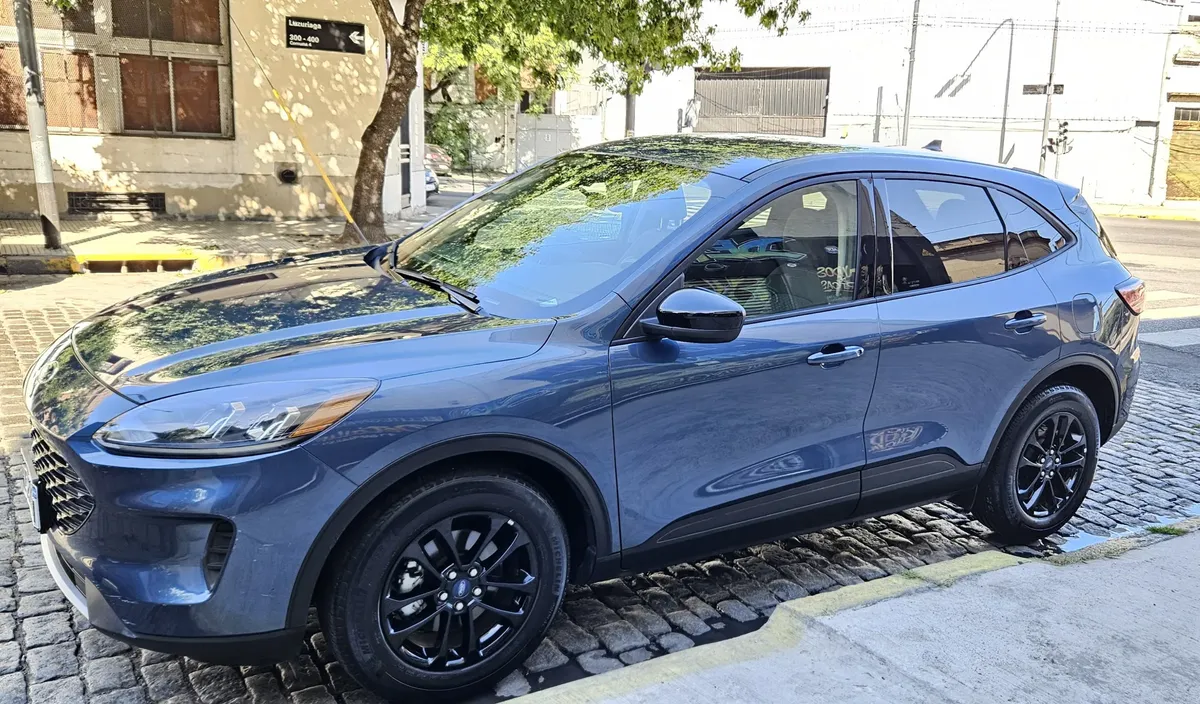 Ford Kuga se 2.5l hibrido at fwd