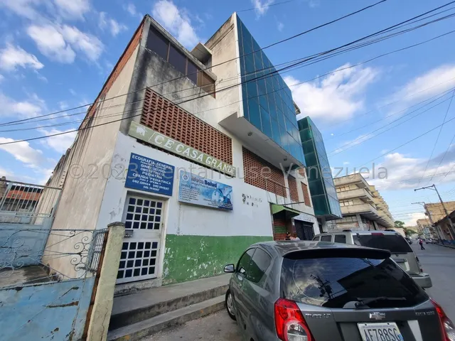 Oficina En El Centro De Cagua En C.e. Casa Grande 24-12118 Irrr