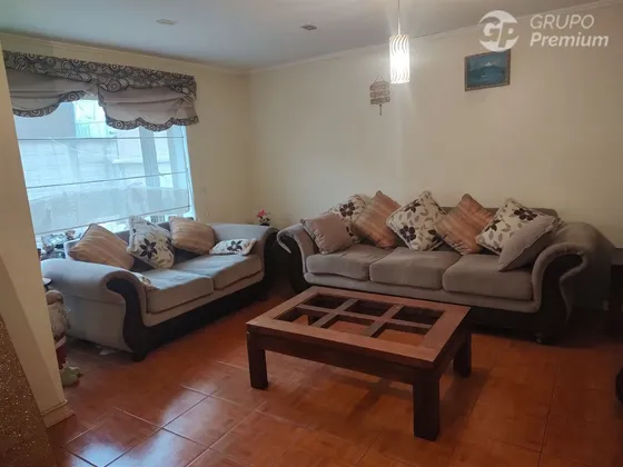 Casa En Venta De 7 Dorm. En Concepción