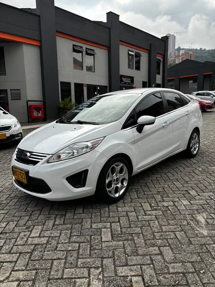 Ford Fiesta 1.6 Sportback Automática
