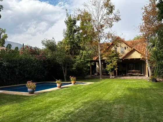 Casa En Venta De 5 Dorm. En Puente Alto, Las Vizcachas