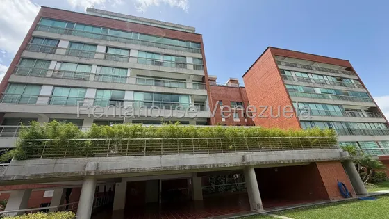 Moderno Y Exclusivo Apartamento Remodelado En Clima De Montaña En La Urbanización Lomas Del Sol Mls# 26-20040 Gm.