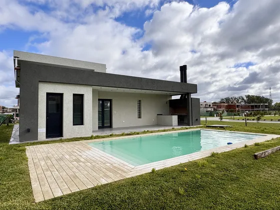 Casa En Venta Barrio Canning Chico