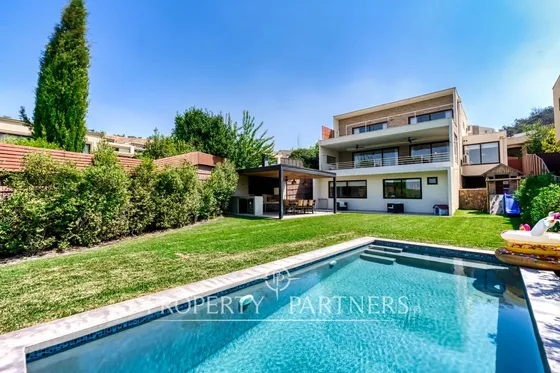 Excelente Casa En Condominio Con Vista Despejada