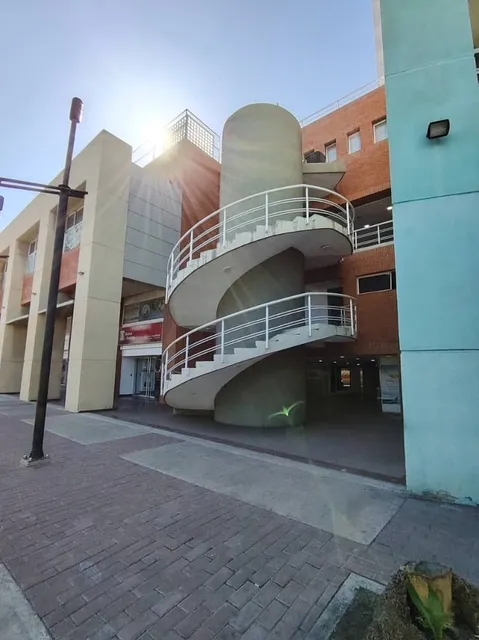 Se Alquila Local Comercial En Pb.  Centro Comercial Aventura Plaza. Lecheria. 