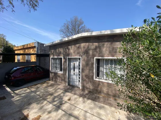 Vendo: Casa De 2 Dormitorios En Colón