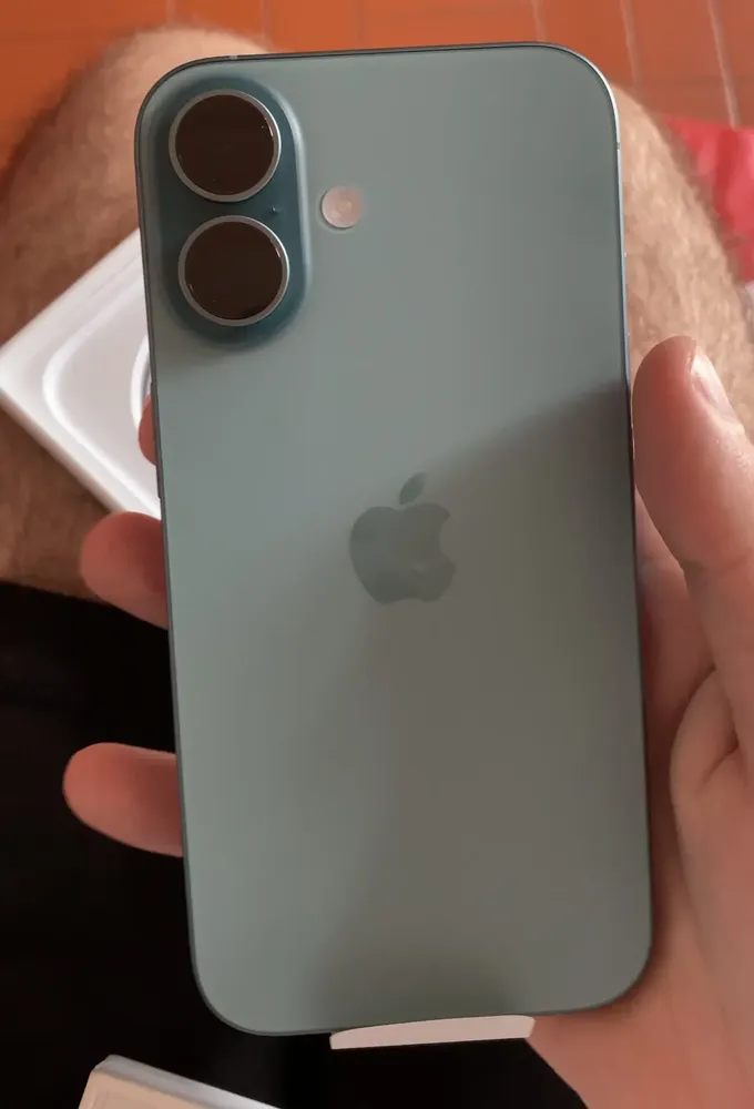 Apple iPhone 16 (256 GB) - Preto - Distribuidor Autorizado