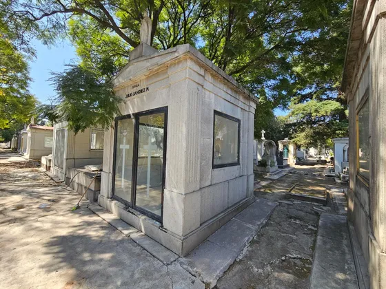 Cripta Familiar Dentro Del Panteón Español